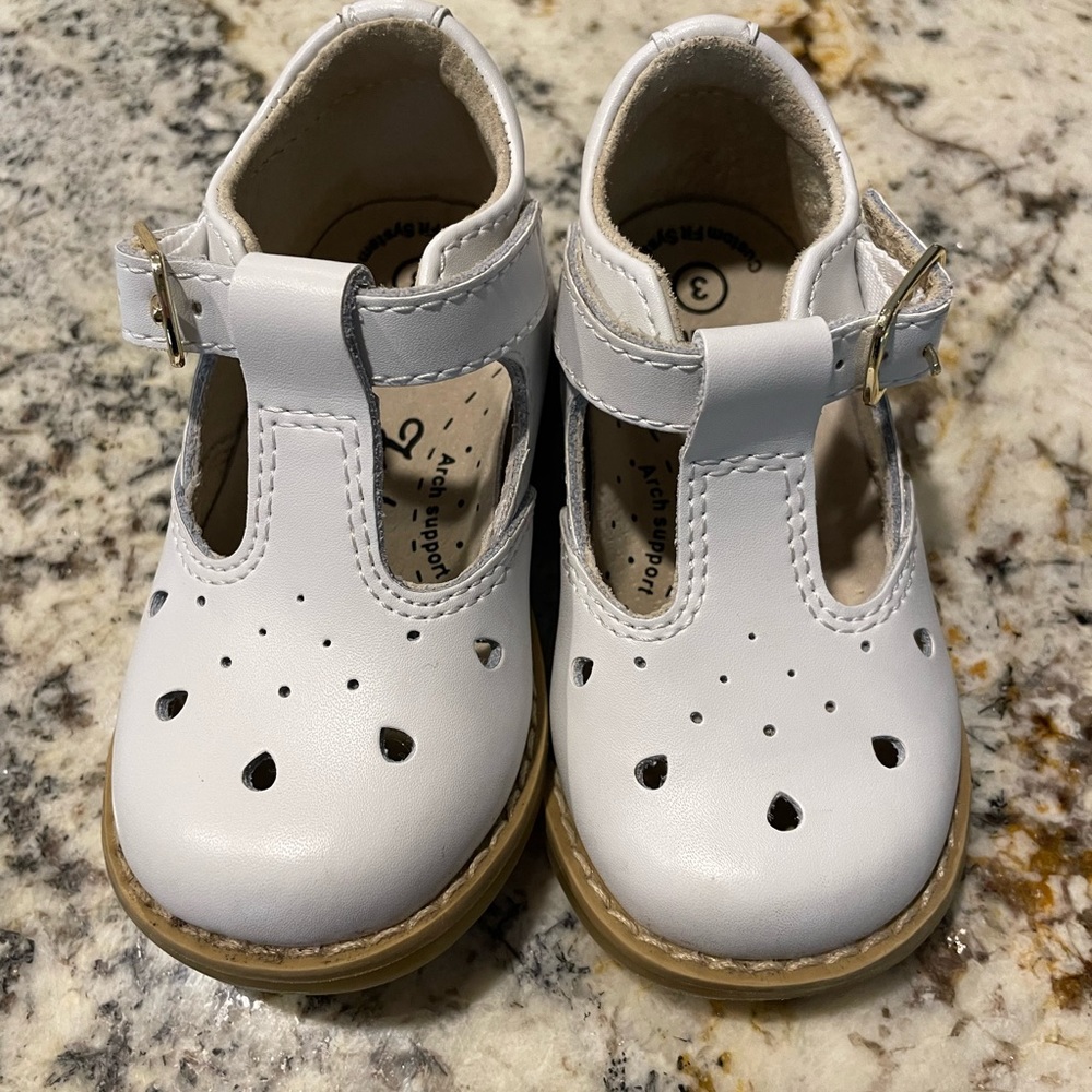 Footmates Harper. Barely worn. Includes box and extra pair of inserts